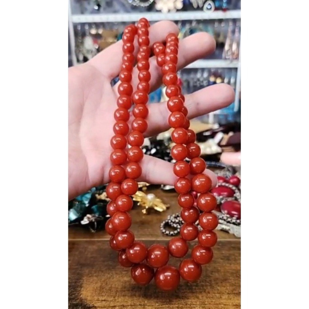 Vintage Bakelite Red Orange Strand Graduated Bead Necklace Round Clasp 16 Inch - Picture 2 of 13